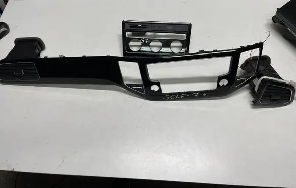 Volkswagen Golf Sportsvan Dashboard center trim panel 518858061 518819709 510819075