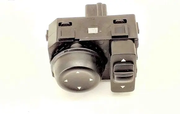 Wing mirror switch