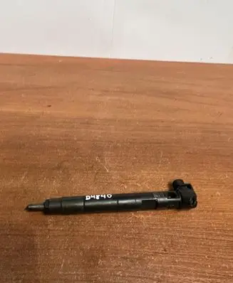 Mercedes-Benz C W204 Fuel injector 228354010 D4840