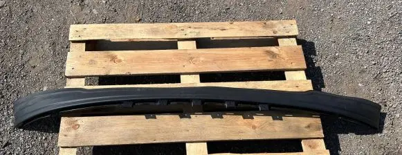 Front bumper lip
