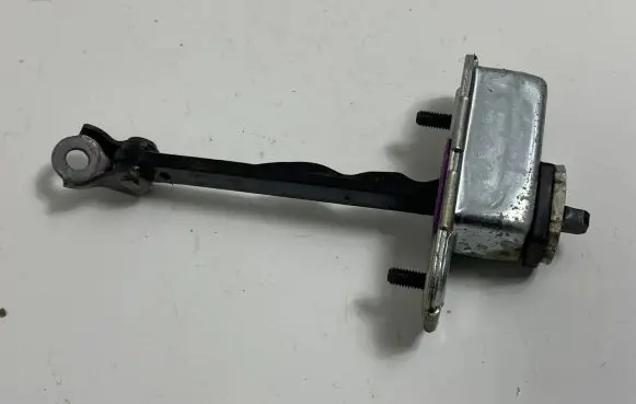 Hyundai i30 Front door check strap stopper