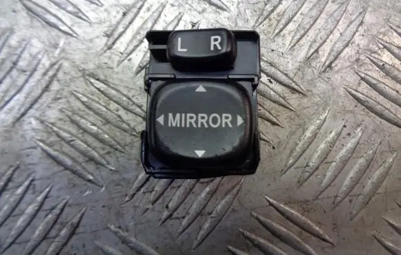 Toyota Avensis T250 Wing mirror switch 183574