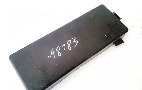 Chrysler 300 - 300C Fuse box cover 7154853330 7154-8533-30