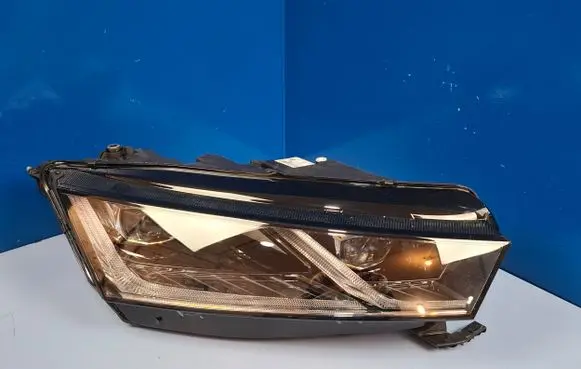Skoda Octavia Mk4 Headlight/headlamp 5E4941016A 030111823400
