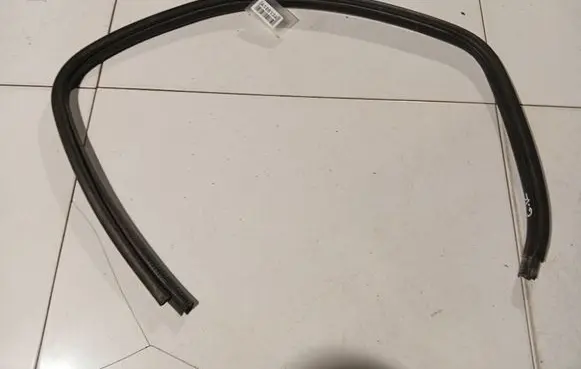 Suzuki Swift I Rubber seal rear door 