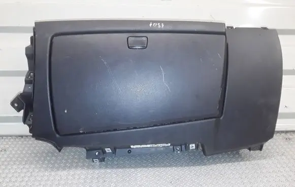 BMW 1 E81 E87 Glove box