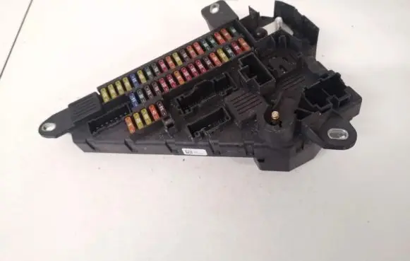 BMW 5 E60 E61 Fuse box set 913883001 6906619-10