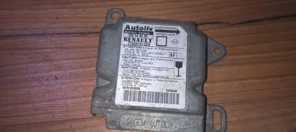 Renault Megane I Airbag deployment crash/impact sensor 7700418152d 550548400