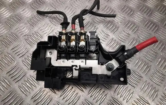 Mercedes-Benz CLA C118 X118 Fuse box set A1775404407