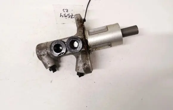Audi A4 S4 B6 8E 8H Master brake cylinder
