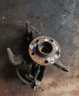 Volkswagen Cross Polo Front wheel hub