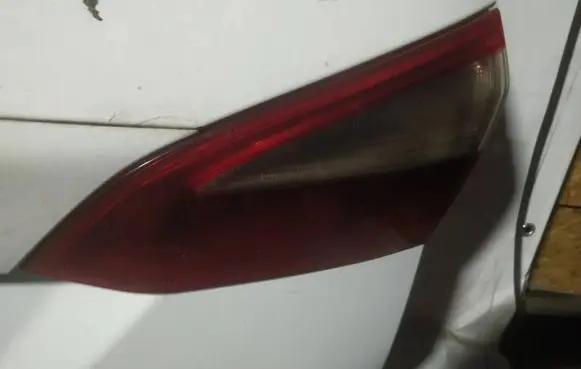 Tailgate rear/tail lights