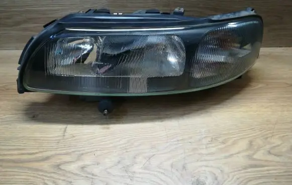 Volvo XC70 Headlight/headlamp 89007907 8693567