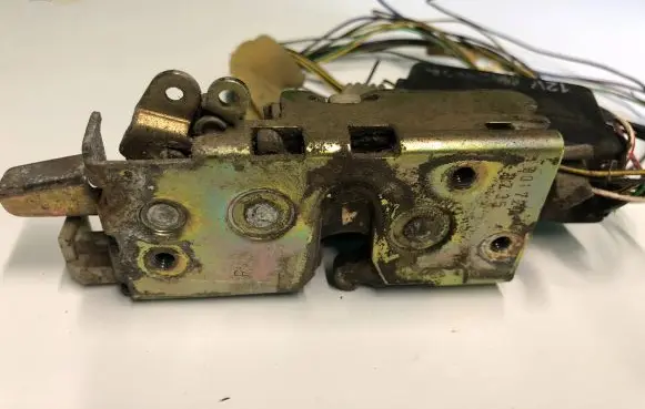 Volkswagen II LT Front door lock 901720 DZ35