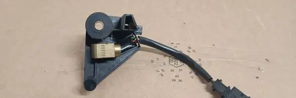 Volkswagen Touareg I Vacuum valve 7L0616751A