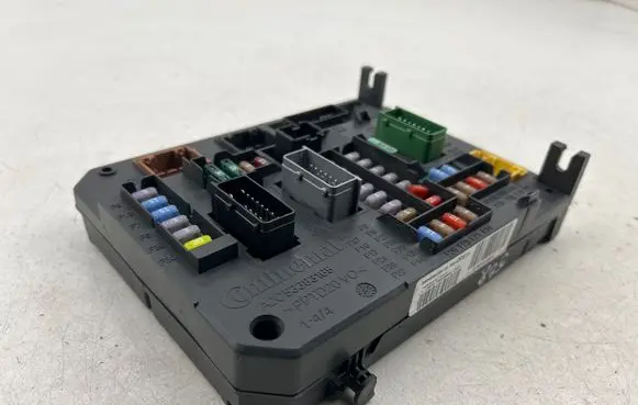 Peugeot 508 Fuse module 9664992380 BSLQ0500 S180121005G