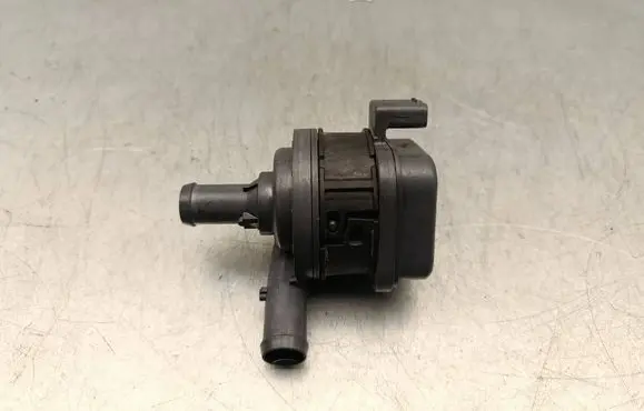 Volvo XC40 Electric auxiliary coolant/water pump 8888569690 31493259