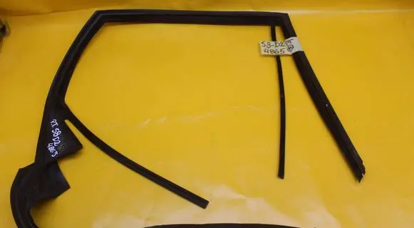 Audi A8 S8 D2 4D Rubber seal rear door window/glass 4865