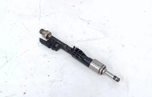 BMW X5M E70 Fuel injector 1364759787004 7597870 0261500109