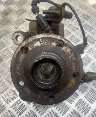 Volkswagen Touran I Front wheel hub 