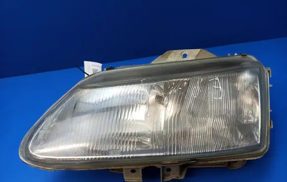 Renault Espace III Headlight/headlamp 7700820118