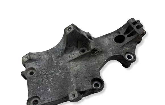 Volkswagen PASSAT B6 Generator/alternator bracket 038903143AF