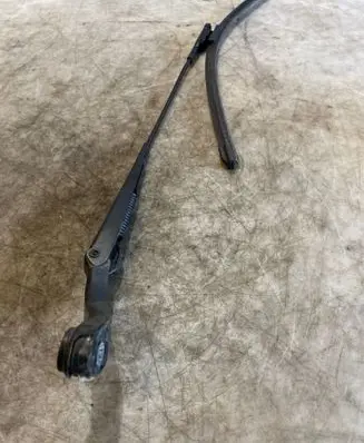 Mercedes-Benz A W169 Front wiper blade arm A1698200240