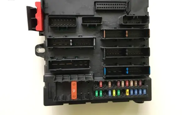 Opel Signum Fuse box set 13205777