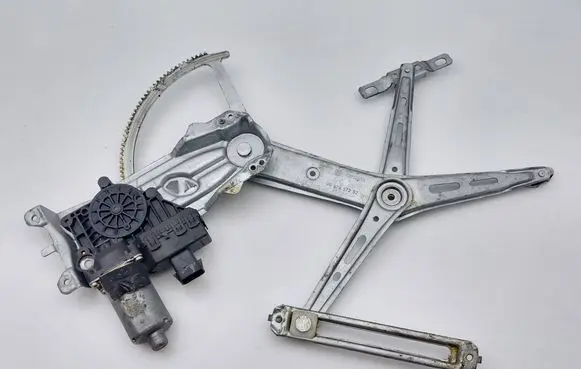 Opel Zafira A Front door window regulator with motor 90579572 90579356
