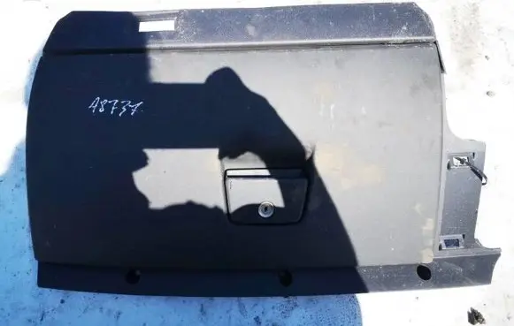 Glove box