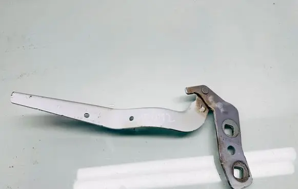Engine bonnet/hood hinges