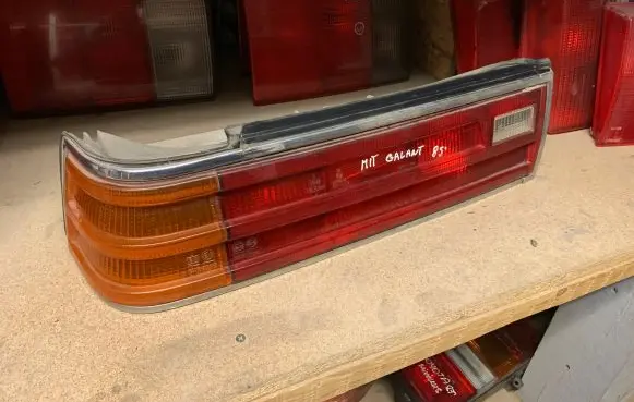 Mitsubishi Galant Eterna Rear/tail lights 0438520