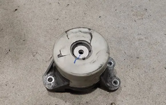 Mercedes-Benz GLC X253 C253 Engine mount bracket A2052407900