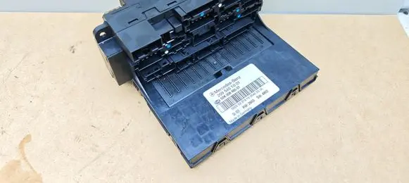 Mercedes-Benz CLK A209 C209 Fuse module 2095451001