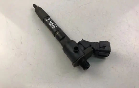 Volvo V70 Fuel injector 31405404