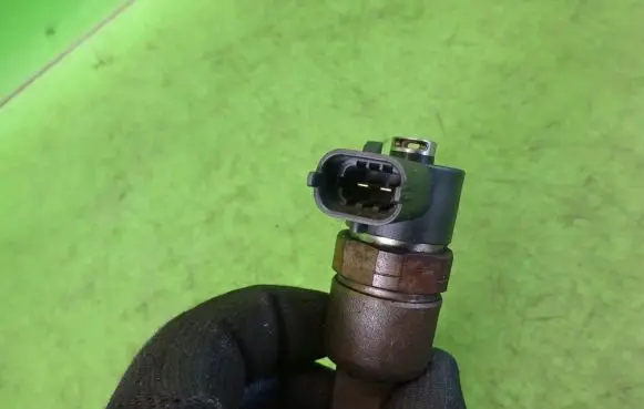 Hyundai Matrix Fuel injector 0445110223