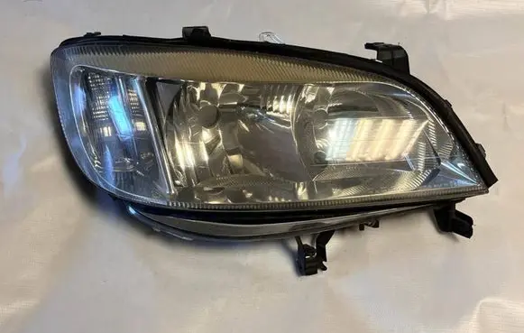 Opel Zafira A Headlight/headlamp 90582022 67716821