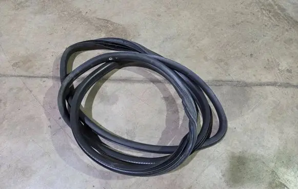 Fiat Doblo Rear door rubber seal (on body) 