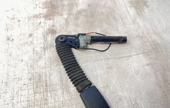 BMW 5 F10 F11 Front seatbelt buckle 62408200