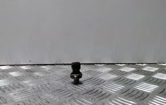 BMW 5 E60 E61 Oil pressure sensor 17105090202