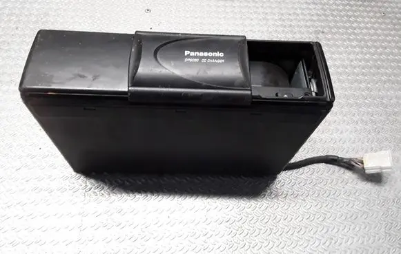 Volkswagen Golf III CD/DVD changer DP9060