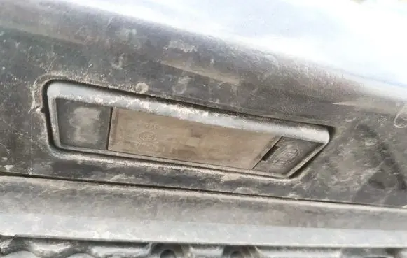 Peugeot 607 Number plate light