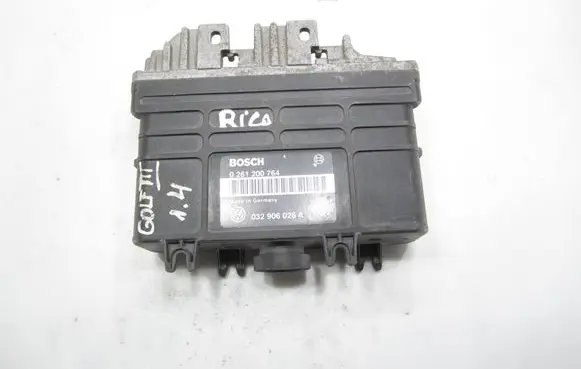 Volkswagen Golf III Engine control unit/module 032906026A 0261200764