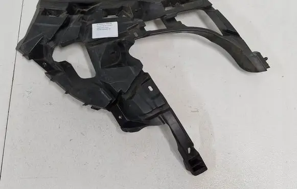 Renault Megane III Front bumper mounting bracket