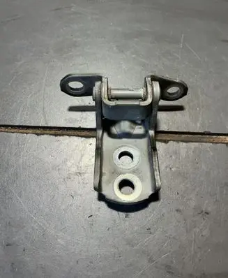 Nissan X-Trail T31 Rear door upper hinge