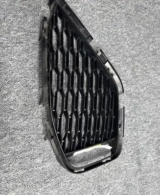 BMW 8 G15 Front bumper lower grill 51118074783