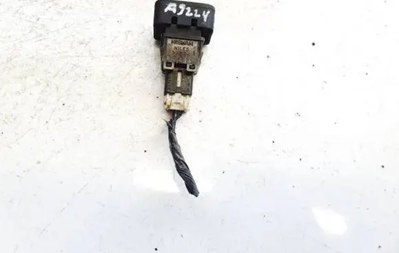 Nissan Note (E11) Hazard light switch mf33