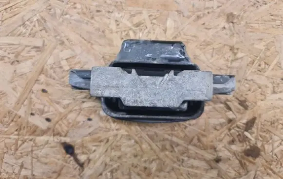Skoda Octavia Mk2 (1Z) Engine mount bracket 1K0199555
