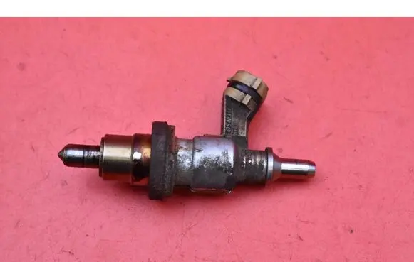 Toyota Avensis Verso Fuel injector 23710-26011