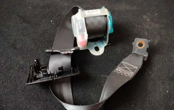 KIA Ceed Middle seatbelt (rear) 898501H000 898501H000EQ 7060510077